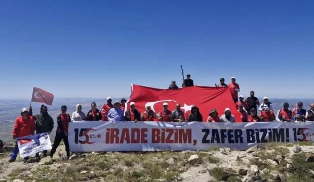 Sivas'ta 15 Temmuz i&ccedil;in zirveye tırmandılar