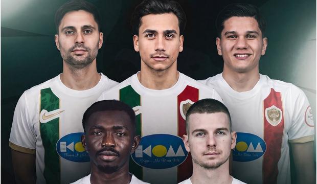 S&uuml;per Lig ekibinde b&uuml;y&uuml;k temizlik! 11 futbolcu ile yollar ayrıldı