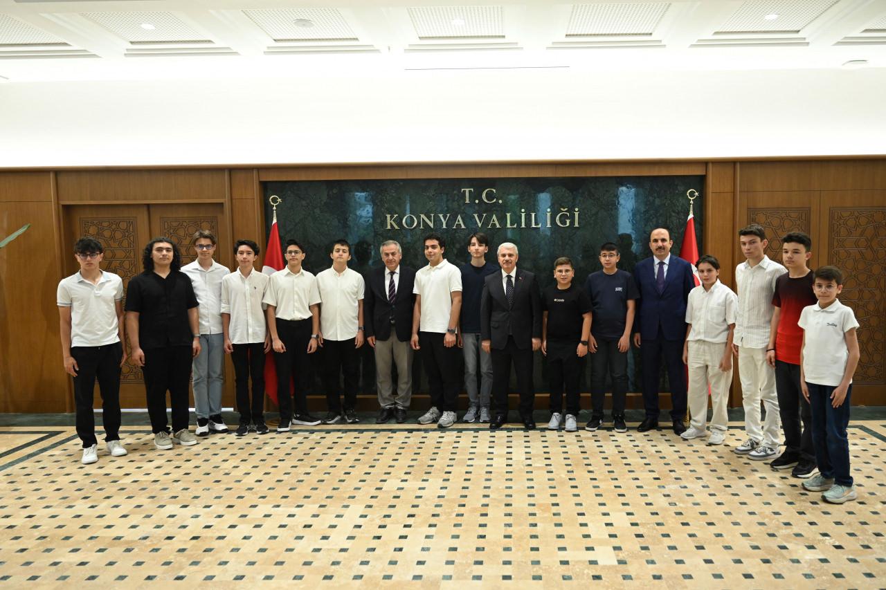 LGS şampiyonu gençler.