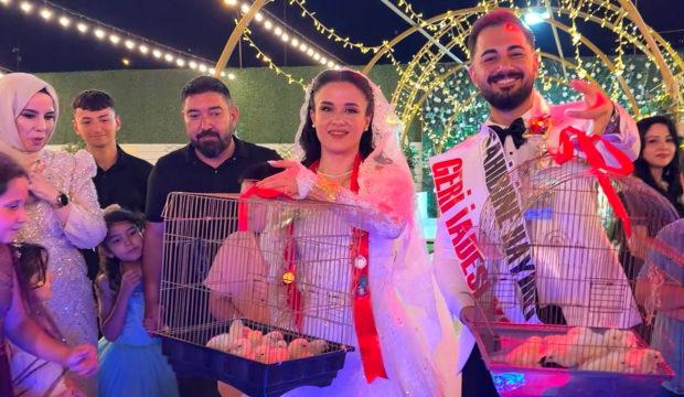 Ustadan evlenen &ccedil;ırağına sıra dışı d&uuml;ğ&uuml;n hediyesi: Altın yerine bakın ne verdi!