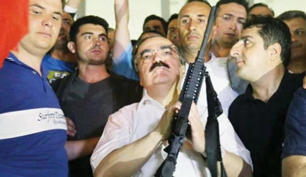 Vali Coş darbecileri b&ouml;yle hizaya &ccedil;ekmişti: Kanunsuz emirden haberiniz yok mu!