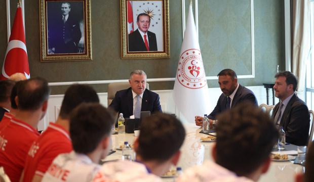 Voleybolda d&uuml;nya şampiyonluğu geldi! Bakan Bak 'artık bir ekol&uuml;z' dedi