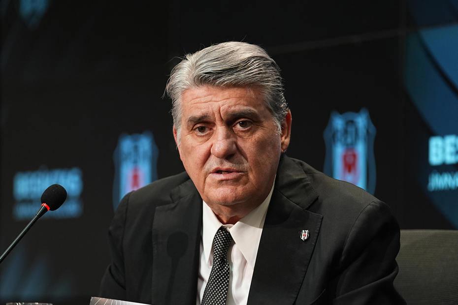 Beşiktaş Başkanı Serdal Adalı açıklama yaparken