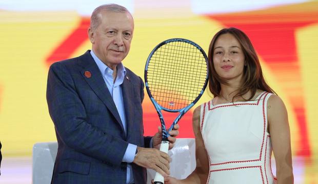 Zeynep S&ouml;nmez tarihe ge&ccedil;ti! T&uuml;rk tenisinde bir ilk