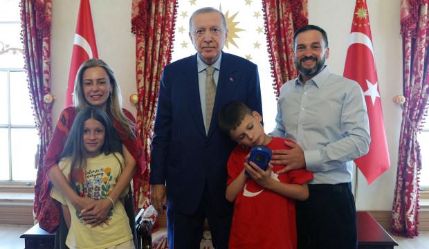 Erdoğan "Cake Not Hate" kampanyasıyla tanınan Harris'i kabul etti