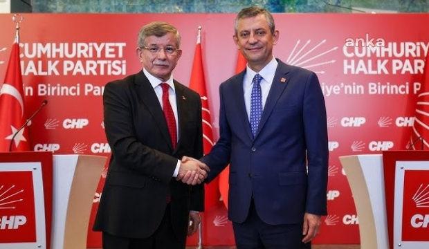 Davutoğlu'ndan &Ouml;zg&uuml;r &Ouml;zel'e 'k&uuml;&ccedil;&uuml;k parti' iması: Yolun sonuna geldik