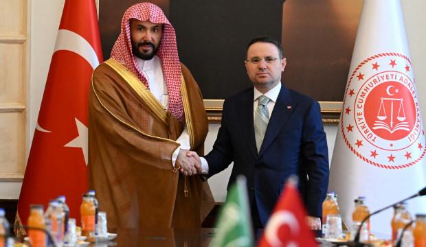 Bakan G&uuml;rlek, Suudi mevkidaşı ile g&ouml;r&uuml;şt&uuml;