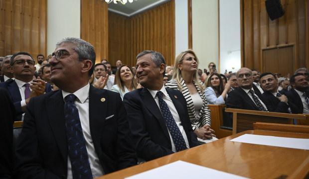 CHP'de tarihi kopuş! &Ouml;zg&uuml;r &Ouml;zel dahil 91 milletvekili istifa etti! Yeni Parti kuruluyor...