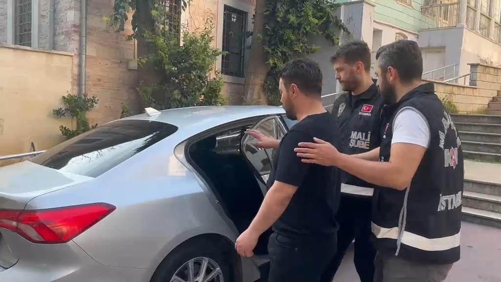Oğuzhan Uğur adliyeye sevk edildiği sırada