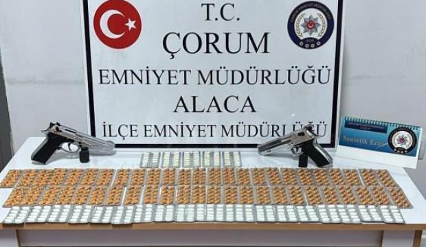 &Ccedil;orum&rsquo;da 756 adet sentetik ecza hapı ele ge&ccedil;irildi: 1 tutuklama