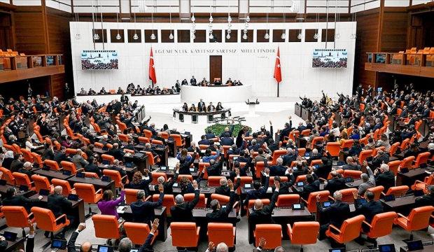 En d&uuml;ş&uuml;k emekli aylığı ile ilgili yeni gelişme! 6 madde daha kabul edildi