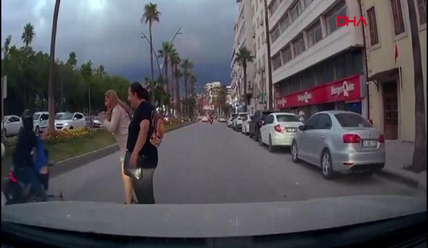 Hatay'da yaya ge&ccedil;idinde skuterli &ccedil;ocuğa motosiklet &ccedil;arptı