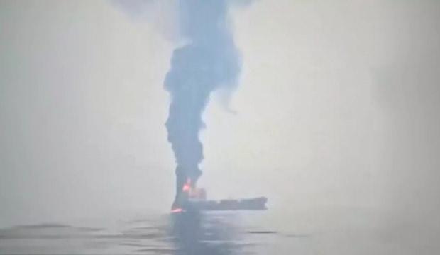 H&uuml;rm&uuml;z Boğazı alev aldı! 2 Yunan tankeri saldırıya uğradı