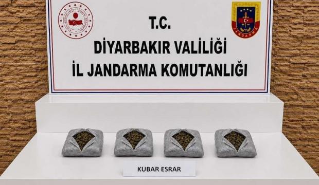 Jandarmadan narkotik darbesi: Kilolarca toz esrar ve binlerce hap ele ge&ccedil;irildi!