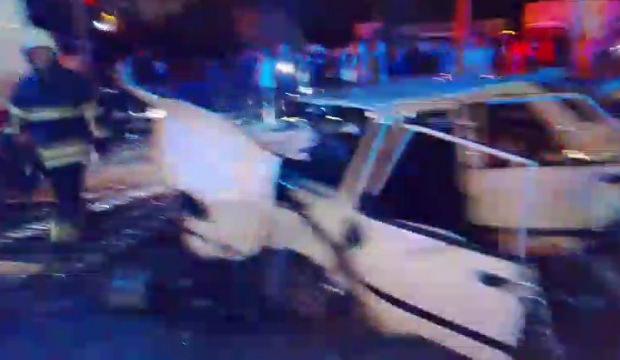 Kırmızı ışıkta bekleyen otomobile bir başka otomobil &ccedil;arptı: 1 &ouml;l&uuml;, 3 yaralı