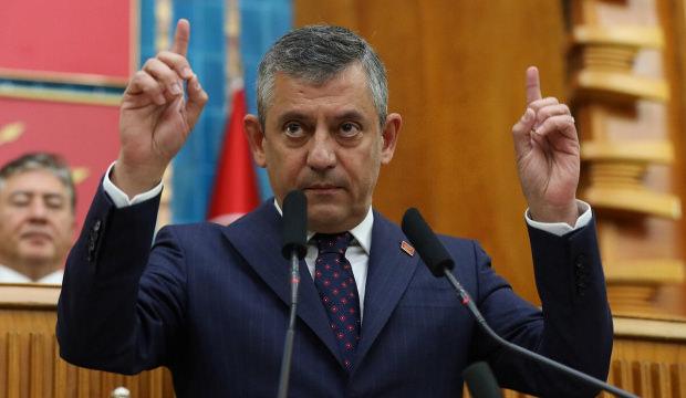 &Ouml;zg&uuml;r &Ouml;zel şikayete doymamıştı: Yeni partiye ilk tebriğin adresi şaşırtmadı