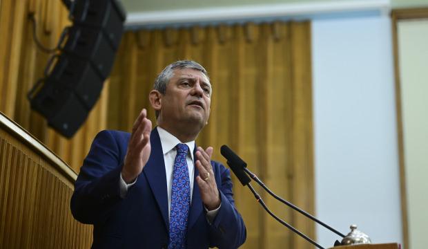 &Ouml;zg&uuml;r &Ouml;zel 'Yeni Parti'yi a&ccedil;ıkladı! CHP k&uuml;rs&uuml;s&uuml;ne veda etti
