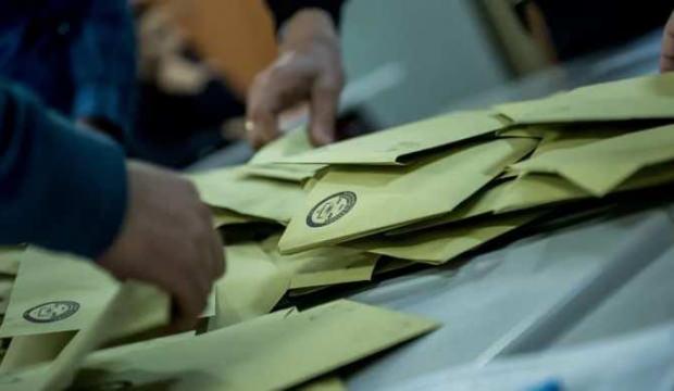 &Ouml;zg&uuml;r &Ouml;zel'in yeni parti ihtimalinde se&ccedil;menin oy tercihi belli oldu