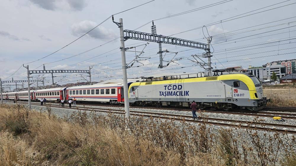 Çerkezköy'de raydan çıkan yolcu treni vagonu