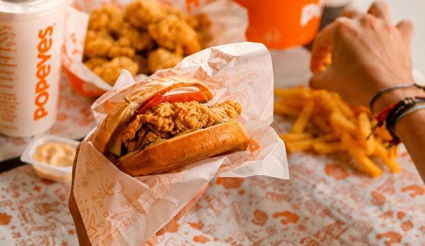 Popeyes &ccedil;&ouml;k&uuml;yor: 136 restoranı kepenk indirdi!
