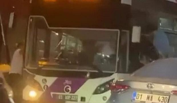 Sefer sırasındaki tartışma kanlı bitti: 10 kişi otob&uuml;s şof&ouml;r&uuml;ne acımasızca saldırdı