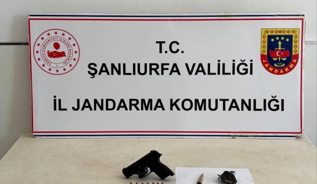 Ş&uuml;pheli şahısların &uuml;zerinden uyuşturucu ve silah &ccedil;ıktı