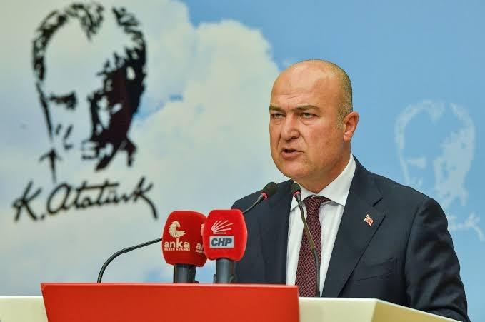 CHP Grup Başkanı Özgür Özel yeni parti kurma hazırlığında. İzmir Milletvekili Murat Bakan, Özgür Özel'in listesinde yer alacağı iddialarının ardından CHP'den istifa etti.