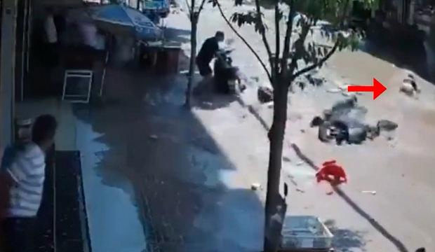 Balık havuzu patladı sokak g&ouml;le d&ouml;nd&uuml;: Minik &ccedil;ocuk akıntıya b&ouml;yle kapıldı!