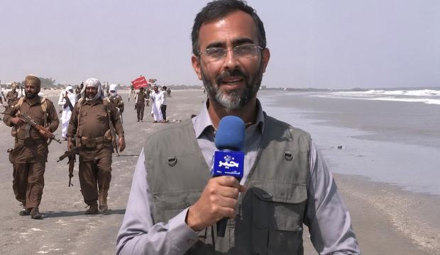 &Uuml;lkede halk sokaklara indi! Silahını kuşanan sahile koştu! Kara operasyonu alarmı