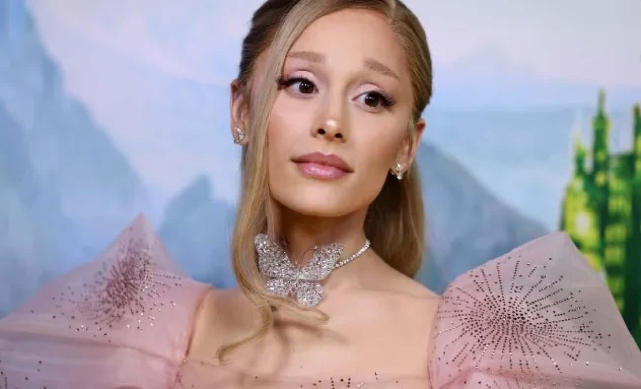 45 yayınlanmamış şarkısı &ccedil;alındı: Ariana Grande'nin eserleri b&ouml;yle satıldı