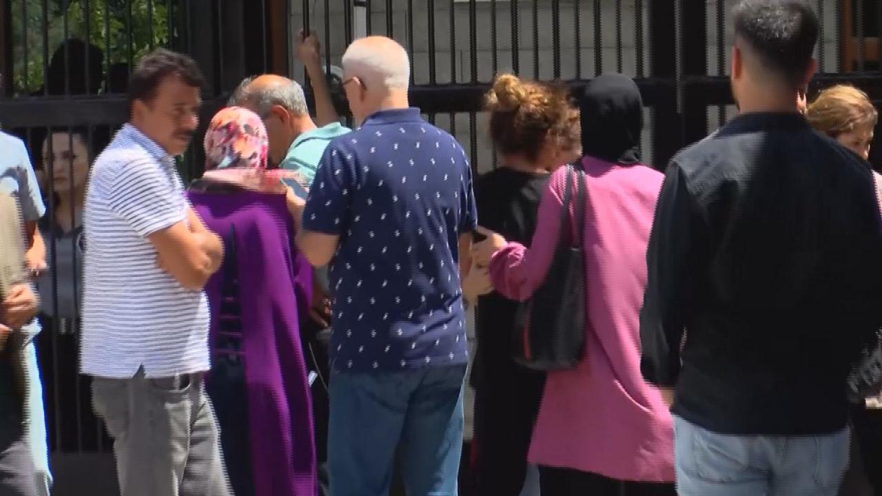 Yakınları sinir krizi geçirdi.