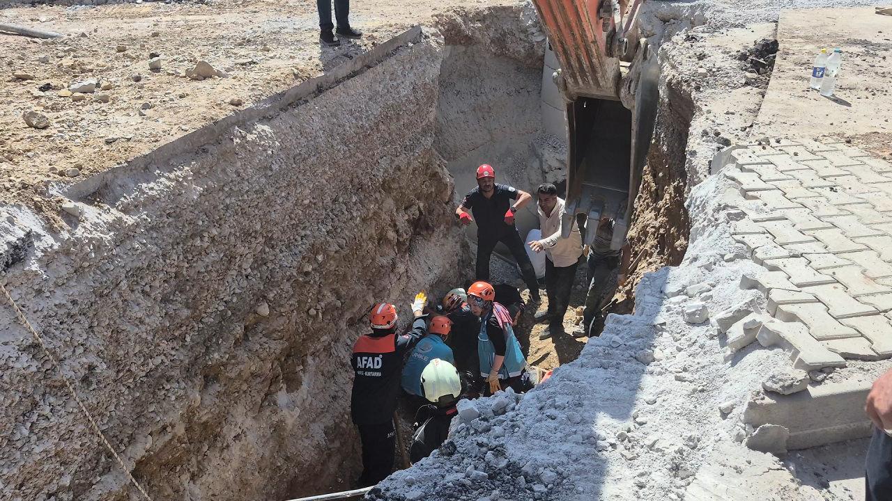 Malatya'da konut inşaatında göçük: 2 işçi toprak altında.