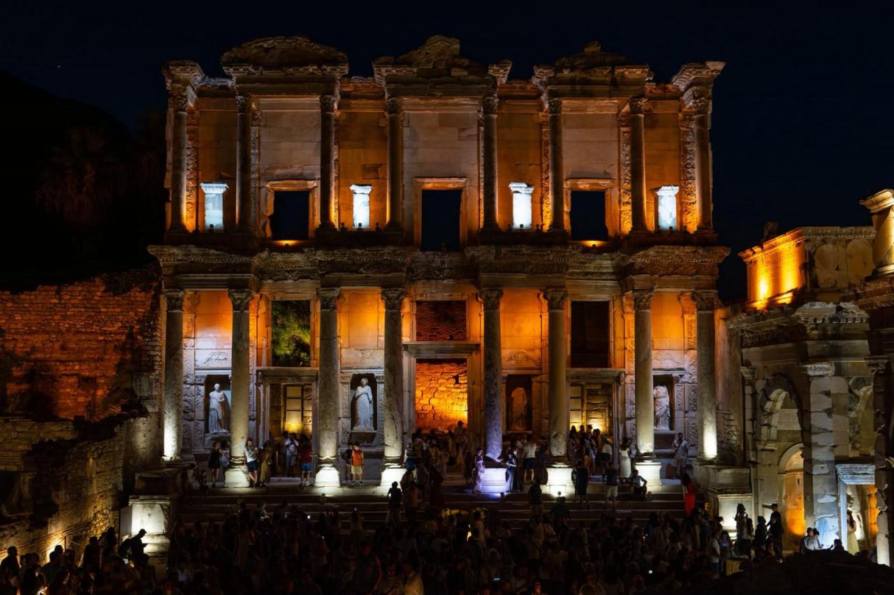 Efes Antik Kenti gece manzarası