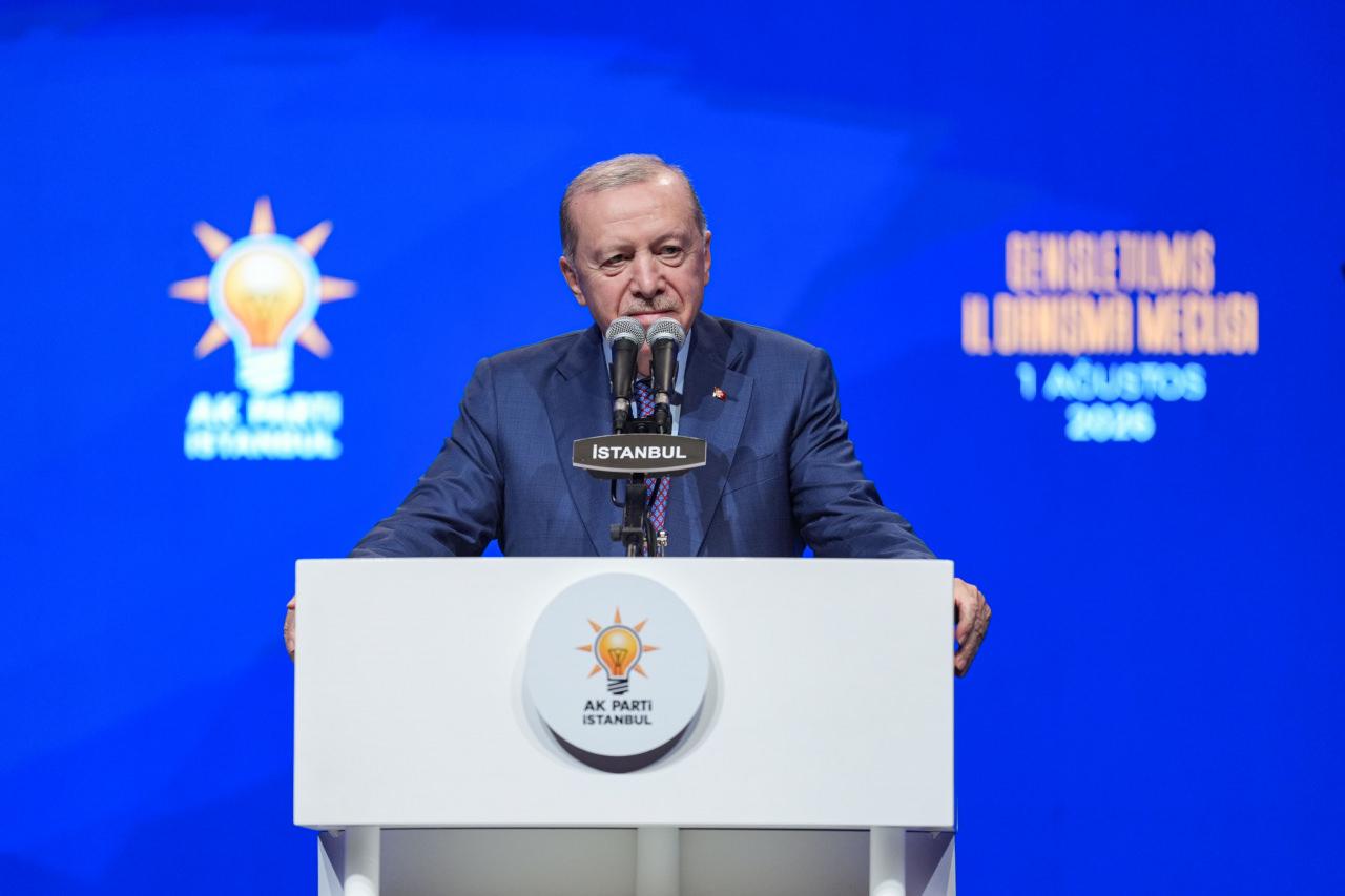 Cumhurbaşkanı ve AK Parti Genel Başkanı Recep Tayyip Erdoğan, partisinin Haliç Kongre Merkezi'nde düzenlenen 'İl Danışma Meclisi' programına katılarak konuşma yaptı.