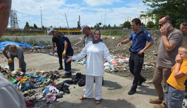 Akılalmaz olay! Altın dolu &ccedil;antasını yol kenarına bırakıp evine &ccedil;ıktı, d&ouml;nd&uuml;ğ&uuml;nde...
