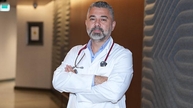 Medipol Sağlık Grubu'ndan Enfeksiyon Hastalıkları ve Klinik Mikrobiyoloji Uzmanı Doç. Dr. Hüsrev Diktaş Hepatit B ve C hakkında açıklama yapıyor.