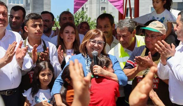 Başkan Şahin s&ouml;z&uuml;n&uuml; tuttu, Serinevler "Haydi Tarladan Sofraya" pazar yerine kavuştu
