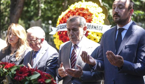 Dursun &Ouml;zbek'ten Ali Sami Yen'in kabri başında duygulandıran s&ouml;zler