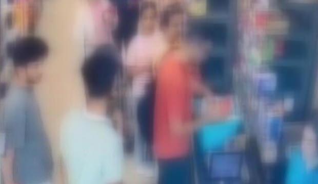 Esenyurt'ta yolda bulduğu kartla 10 bin TL&rsquo;lik alışveriş yapan ş&uuml;pheli kamerada