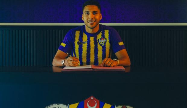 İtalya'dan Ey&uuml;pspor'a! Faslı orta saha imzayı attı