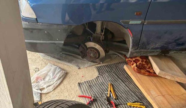 Krikonun kaymasıyla 1,5 tonluk otomobilin altında kalıp, ağır yaralandı