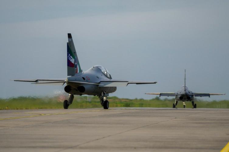 [Leonardo'nun M-346 uçağı ile Baykar'ın KIZILELMA'sı, K-SWARM programı kapsamında ilk kez ortak otonom formasyon uçuşları gerçekleştirdi.]