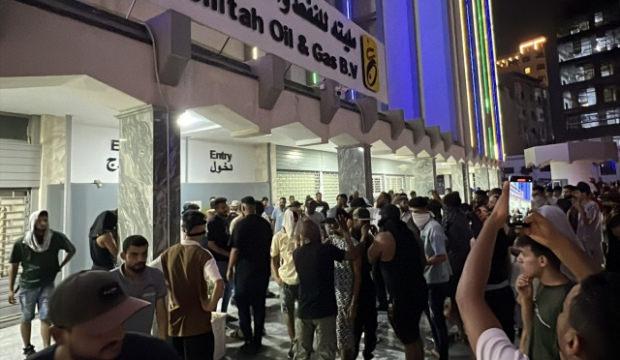 Orta Doğu &uuml;lkesini ateşe verdiler: Sokaklarda &ccedil;ok sert protesto!