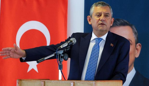 &Ouml;zg&uuml;r &Ouml;zel canlı yayında vatandaştan para istedi: Partisinden yalanlama geldi!