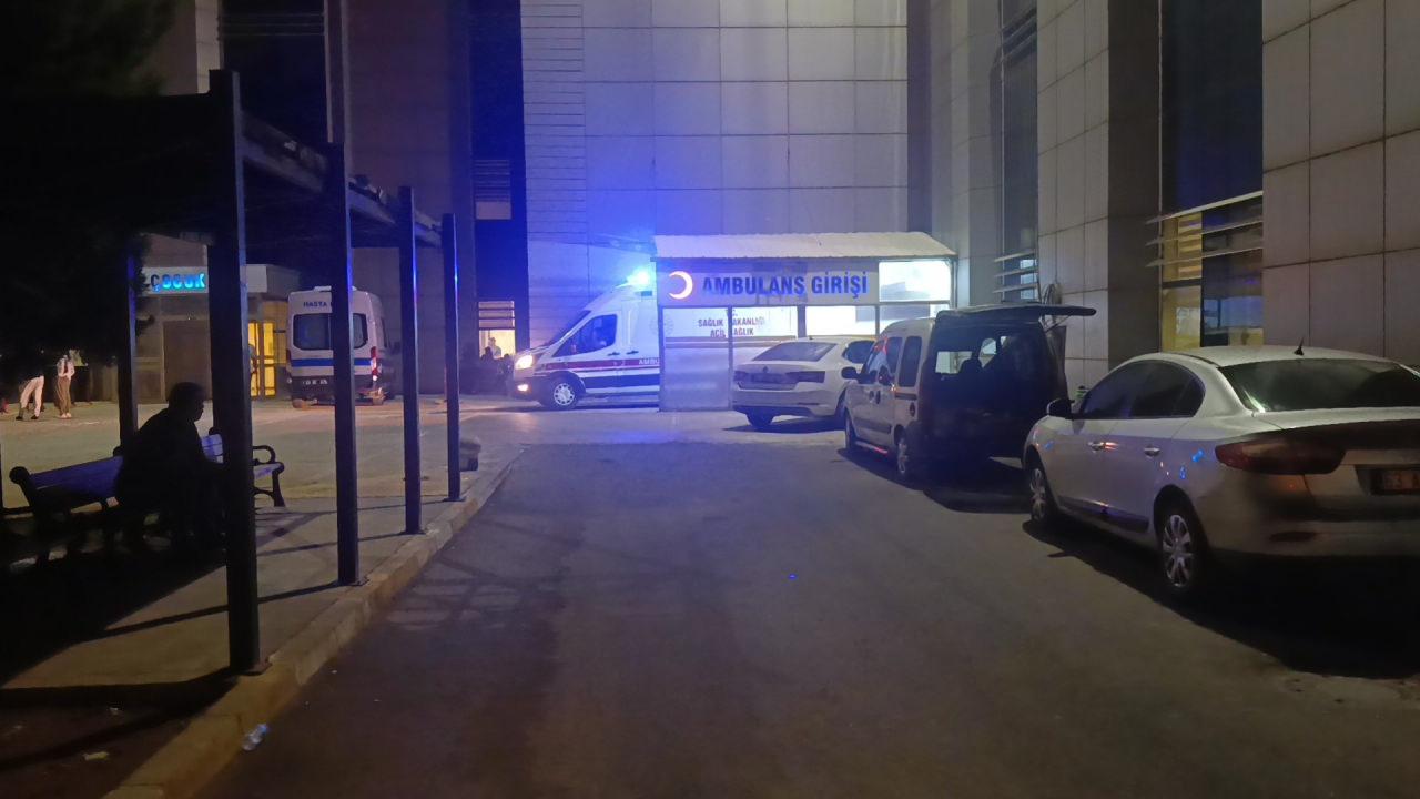Olay sırasında yaralan 3 kişi hastaneye kaldırıldı.