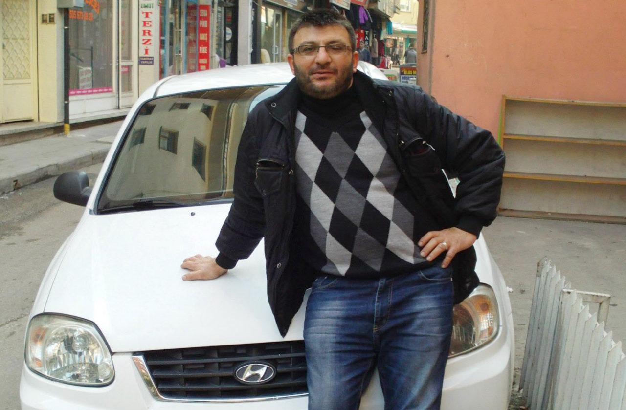Yuvasına sıcak su döktüğü arıların soktuğu mobilya ustası doğum gününde öldü.