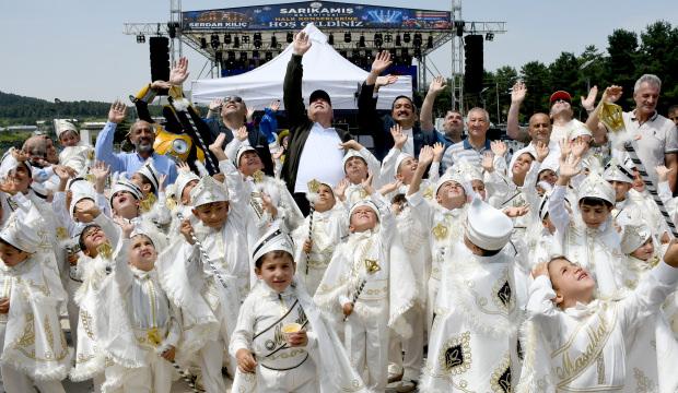 Sarıkamış panayır alanına d&ouml;nd&uuml;: S&uuml;nnet ş&ouml;leni ve halk konserleri coşkusu