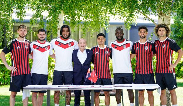 S&uuml;per Lig ekibinde yasak kalktı! 7 transfer birden a&ccedil;ıklandı