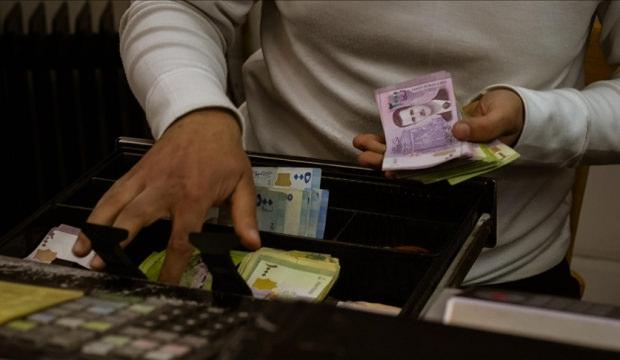 Suriye'de Esed&rsquo;li paralar tarihe karıştı! Eski banknotları yaktılar