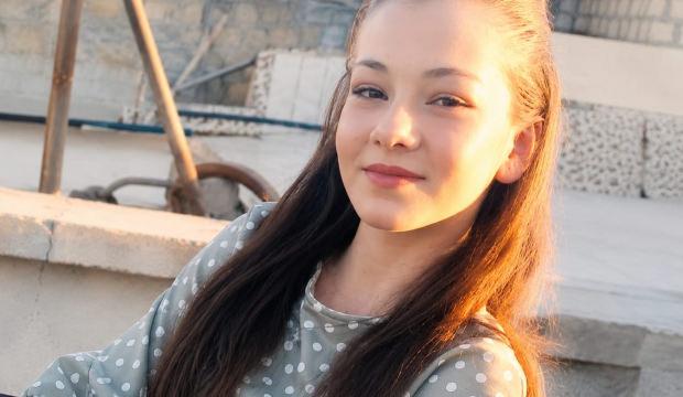 16 yaşındaki Deniz'in acı &ouml;l&uuml;m&uuml;: Balkonda sokakta oynayan &ccedil;ocukları izliyordu!